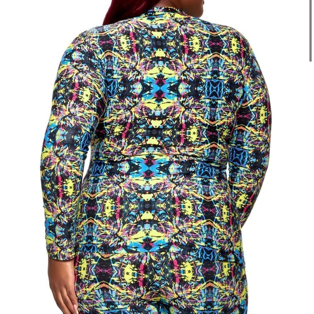 Multicolored Patterned Top - Picture 3 of 3